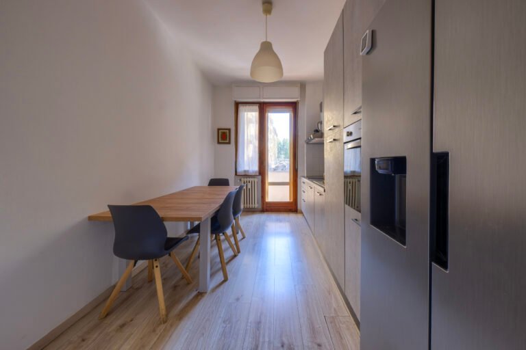 Inside the Show Me Florence apartment, photo 3 of 4